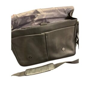 Kenneth Cole Reaction Black Leather Messenger Bag Laptop Briefcase Crossbody